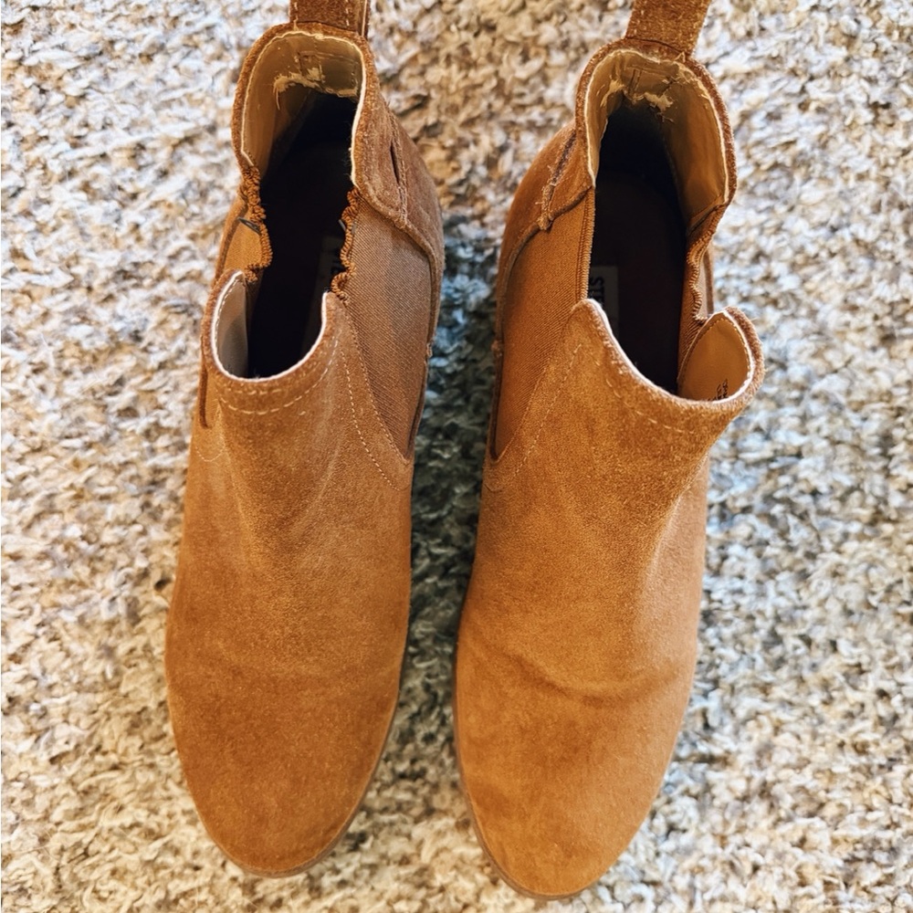 Steve Madden Camel Suede Booties